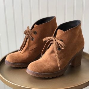 BARNEYS NEW YORK SUEDE LACE UP ANKLE BOOTS. 36.